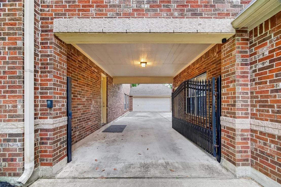 Photo of 14327 Norhill Pointe Drive