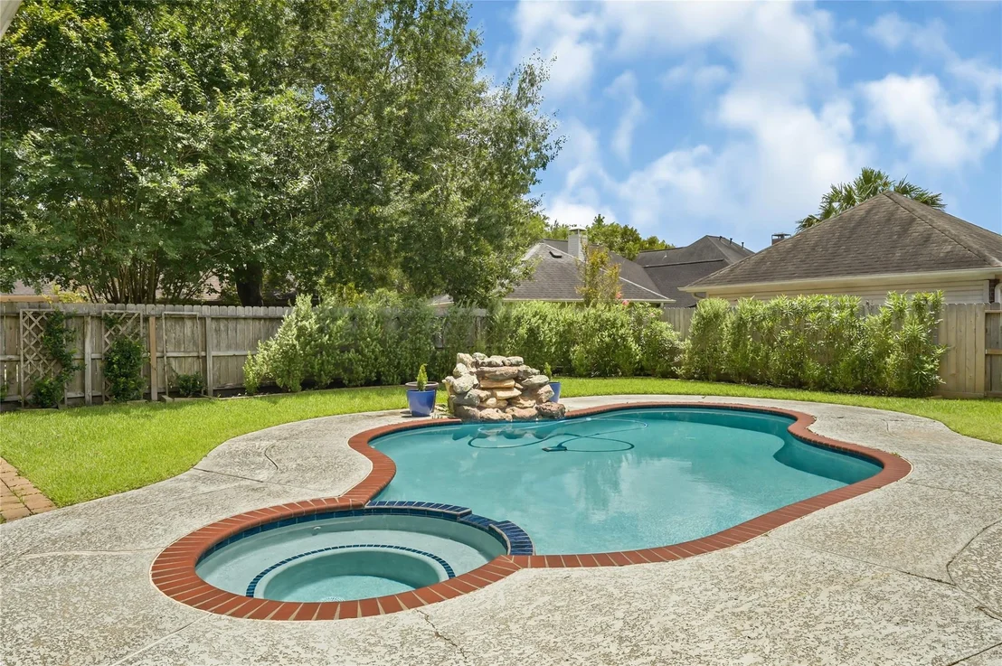 Photo of 1327 Blackthorne Drive