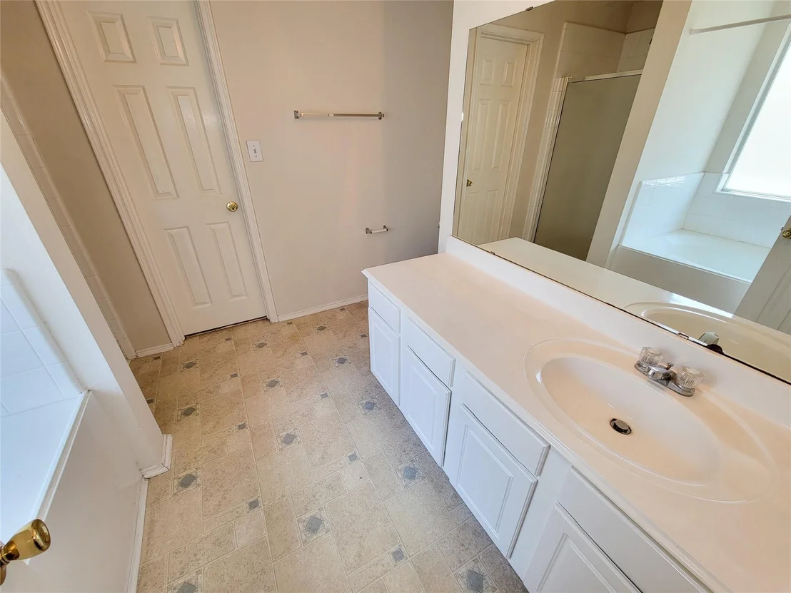 Photo of 5746 Roehampton Court