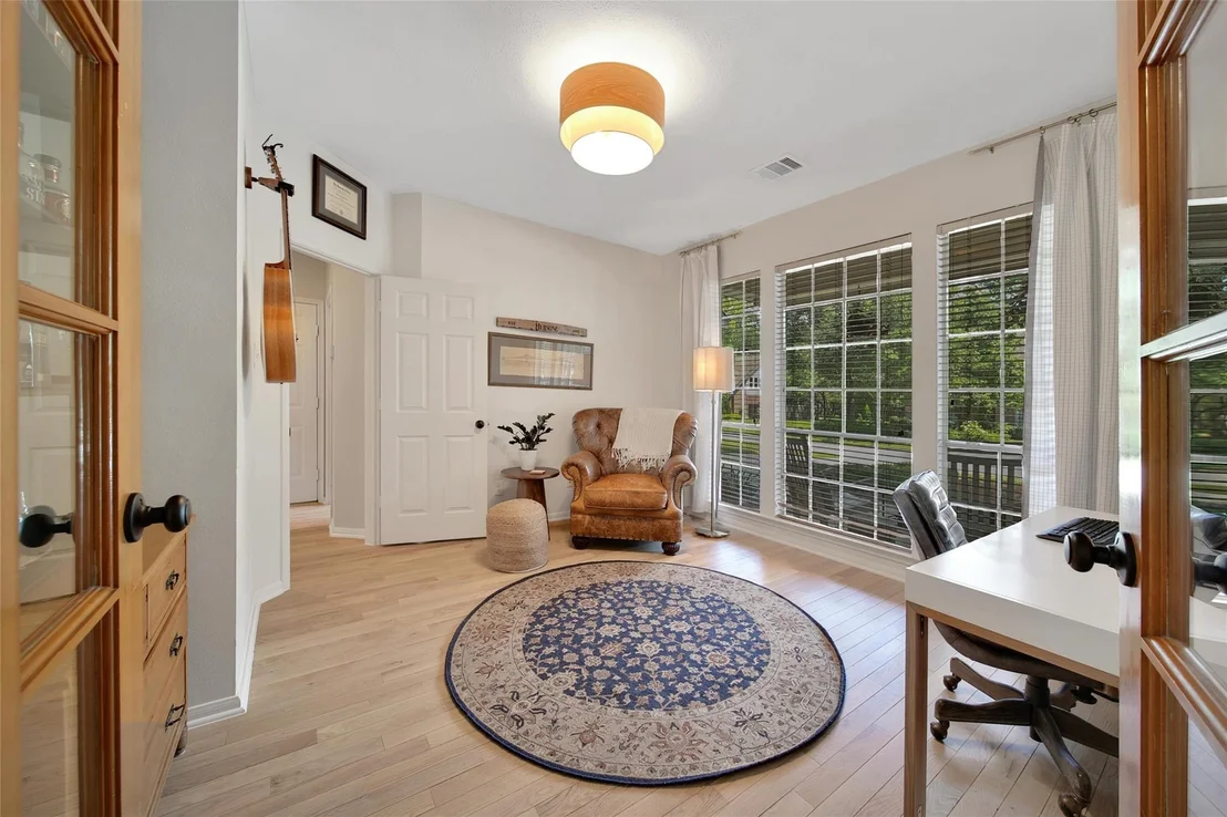 Photo of 43 E Sandalbranch Circle