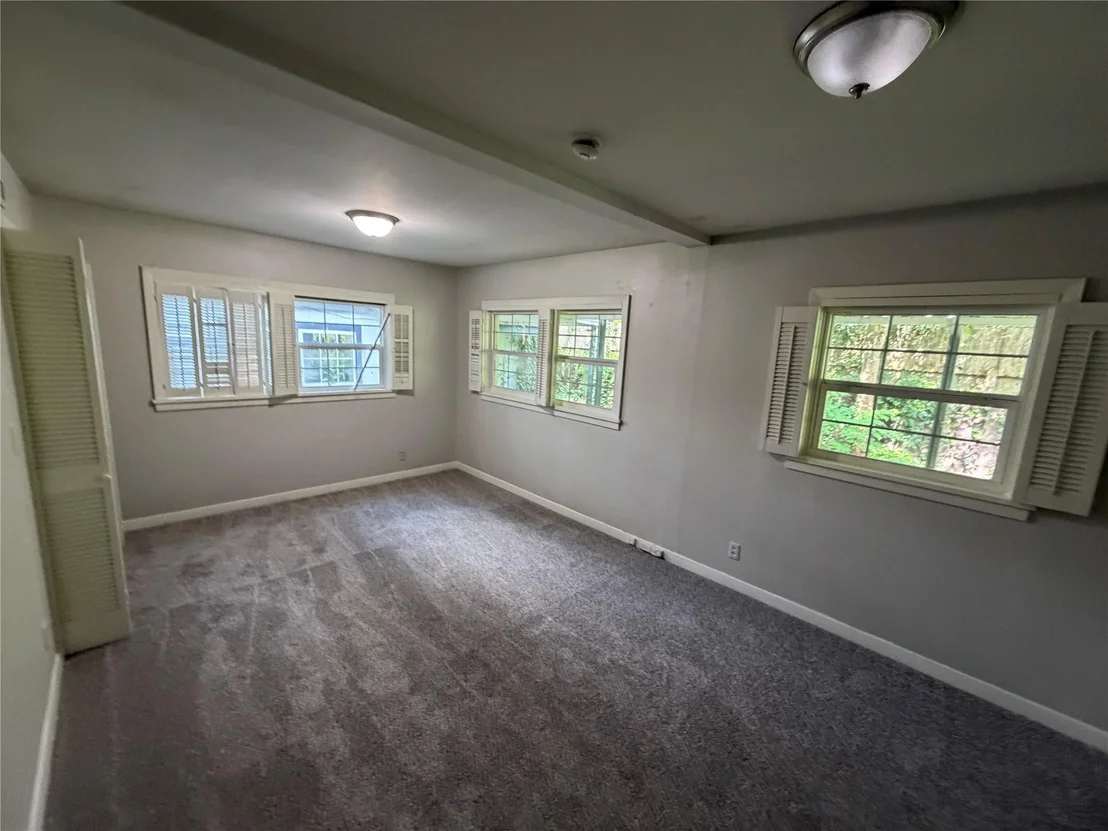 Photo of 3755 Long Avenue