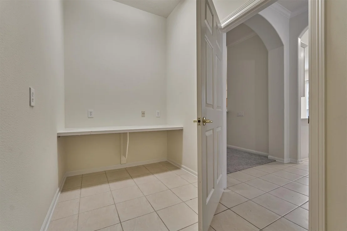 Photo of 27 S Belfair Place