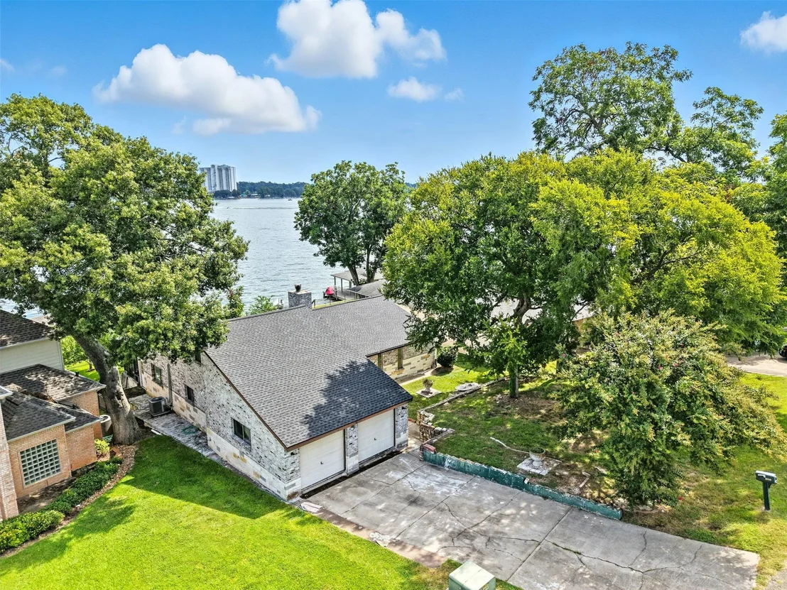 Photo of 1046 Lake View Drive