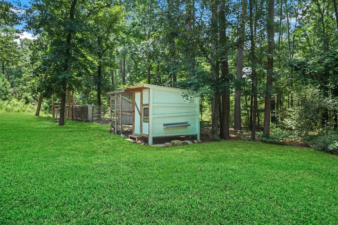 Photo of 577 Winding River Road