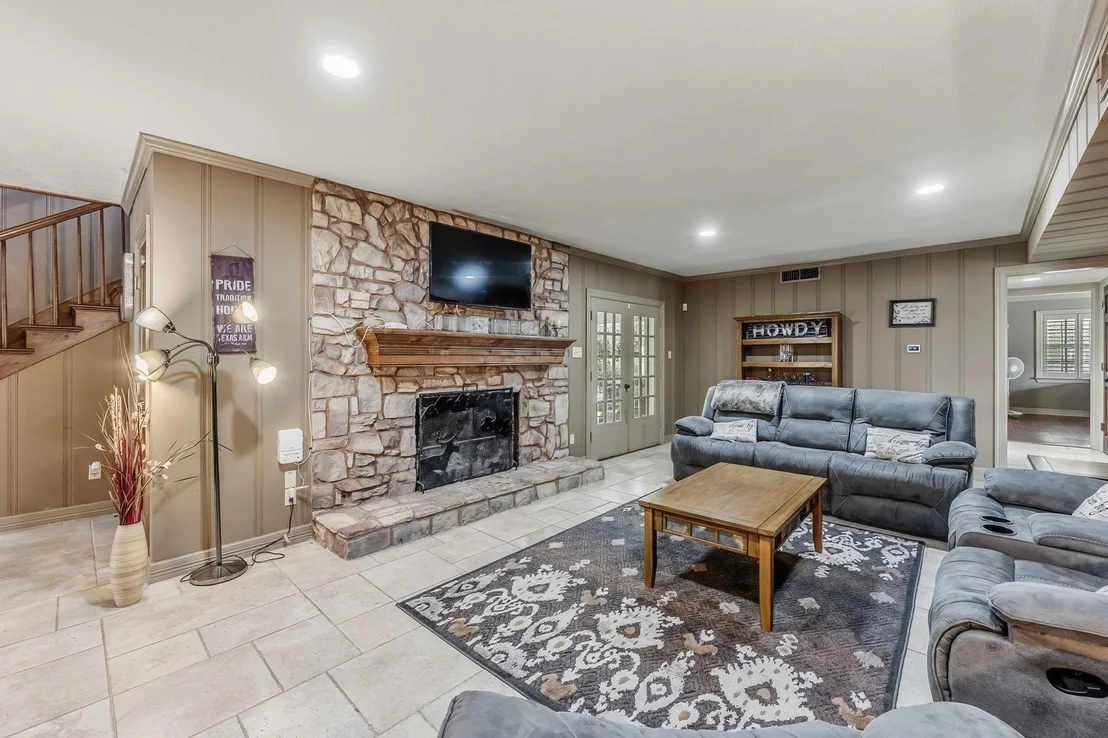 Photo of 1100 Broadmoor Drive