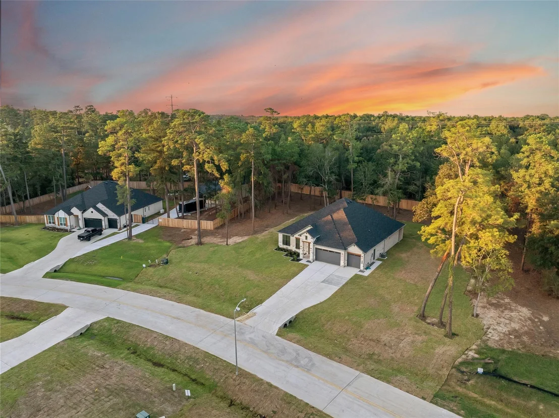 Photo of 352 Louvenia Court