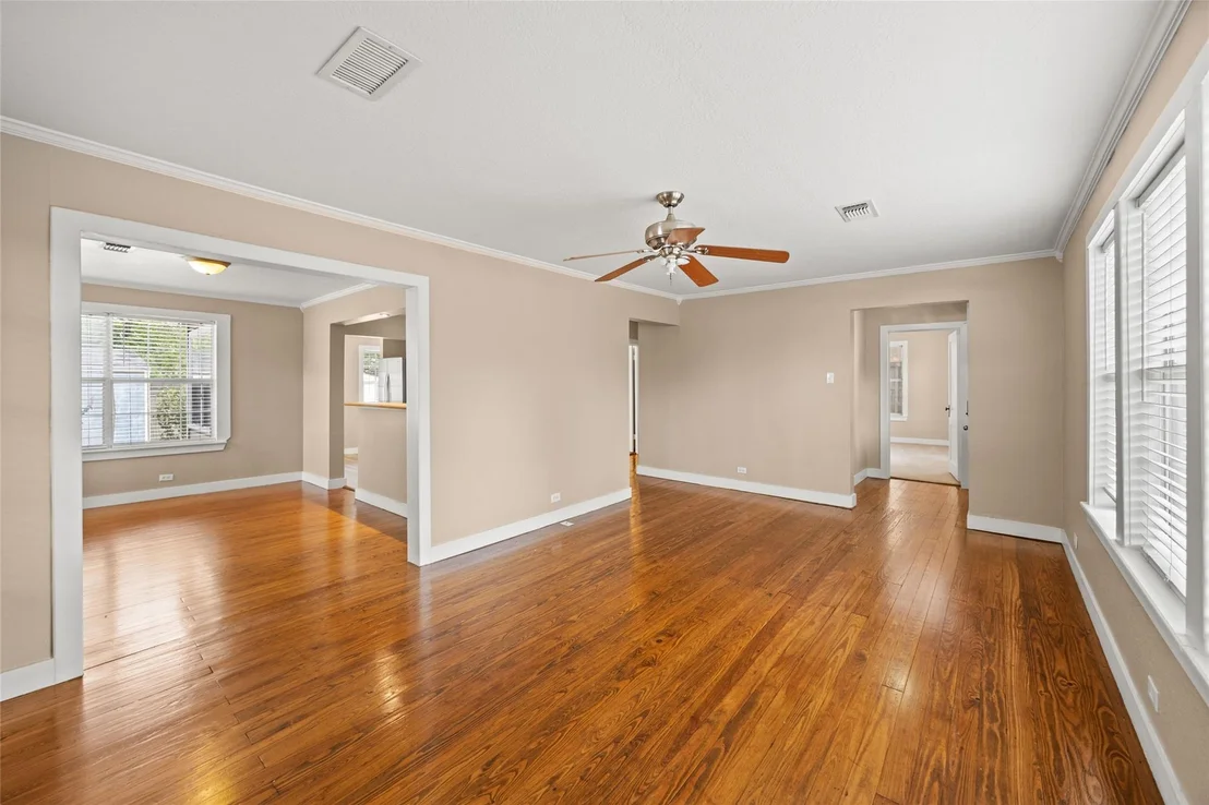 Photo of 906 W First Street