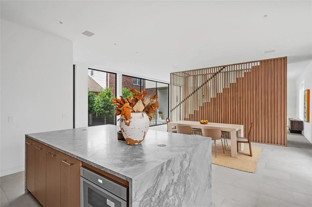 Photo of 2215 Albans Road