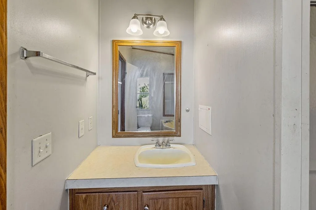 Photo of 182 Carmen Boulevard