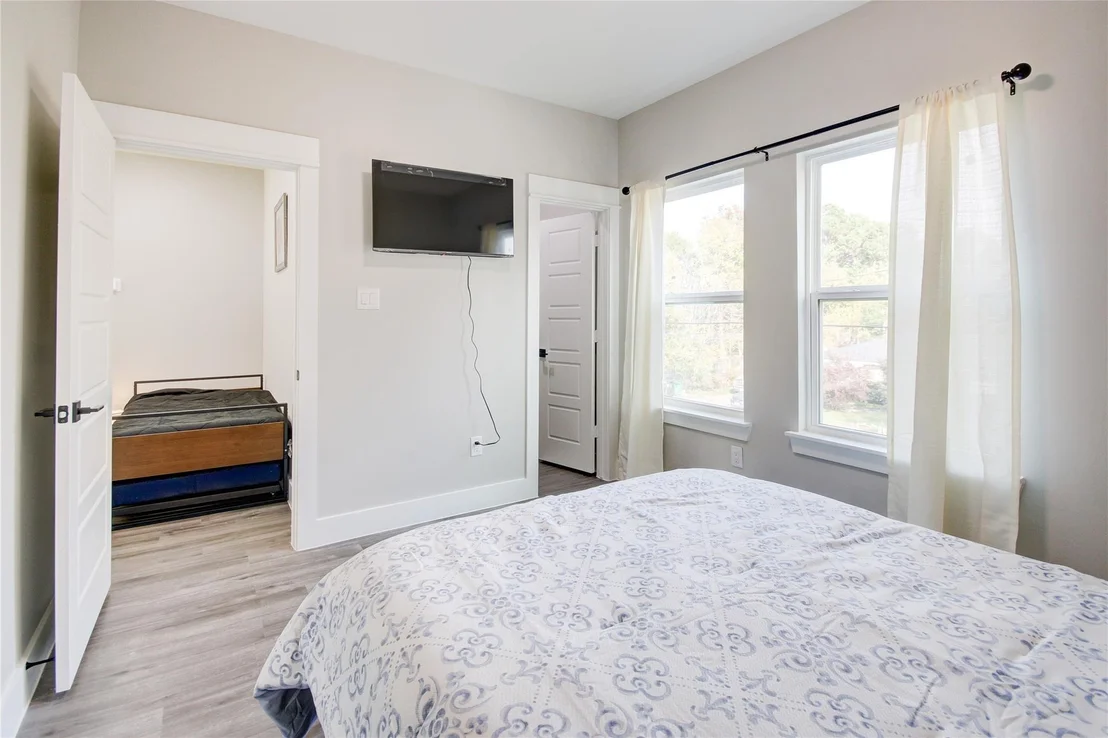 Photo of 9305 Tower Street