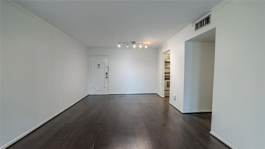 Photo of Unit 103 at 7575 Katy Freeway