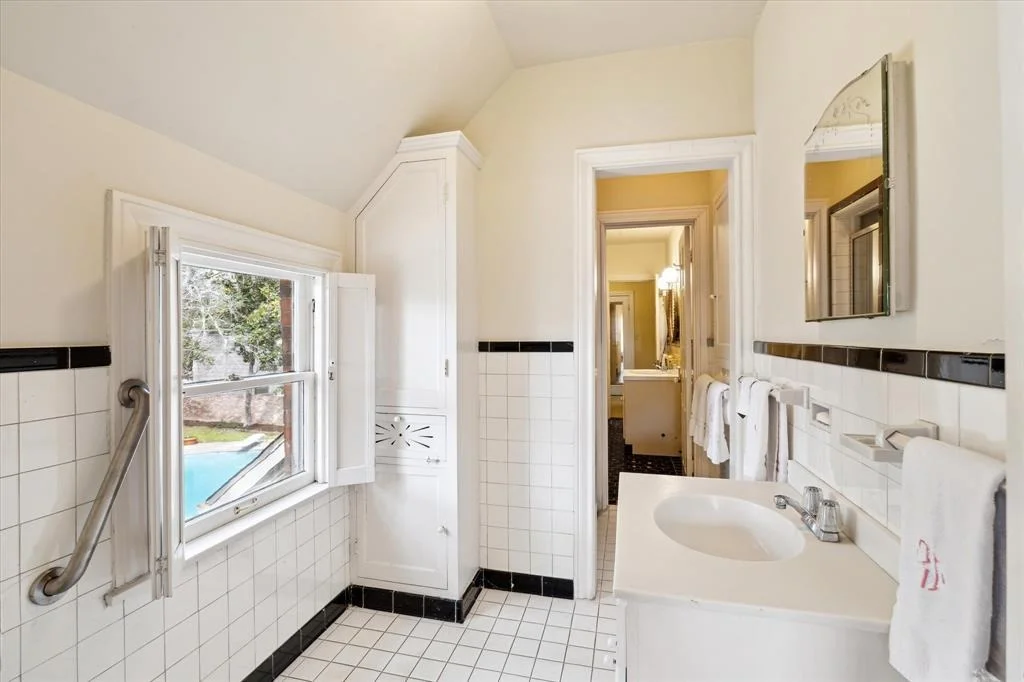 Photo of 3016 Chevy Chase Drive