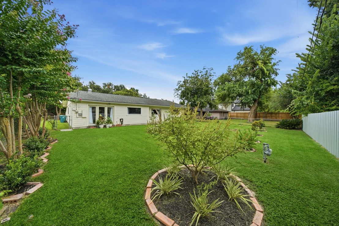 Photo of 1845 Westcrest Drive