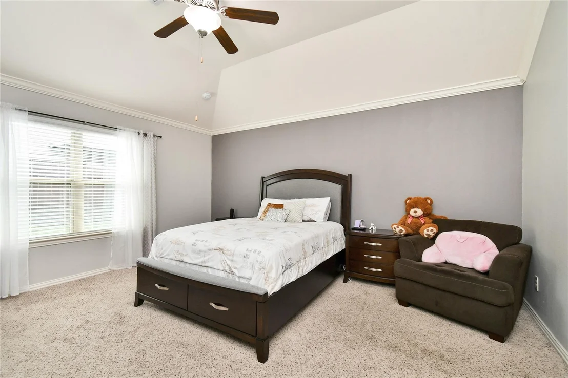 Photo of 652 Maple Point Drive E