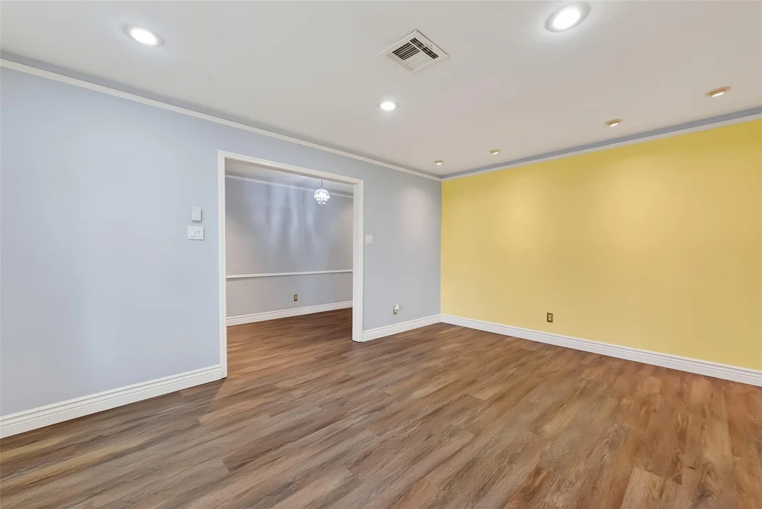 Photo of 906 Pear Tree Lane