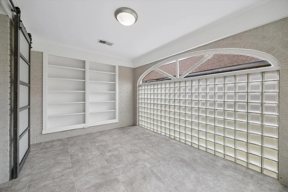 Photo of 2108 White Oak Drive