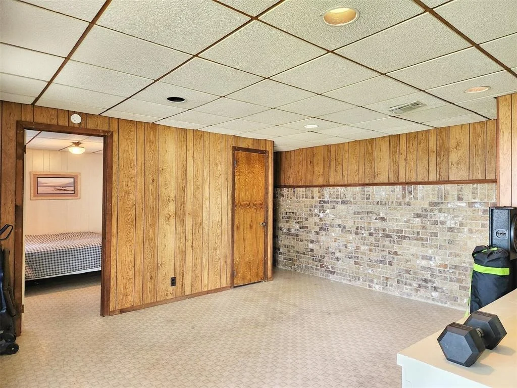 Photo of 23083 Lakeside Drive