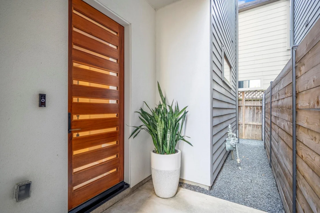 Photo of 405 Detering Street