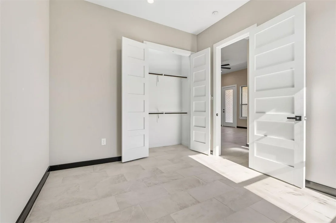Photo of 208 Silverleaf Street