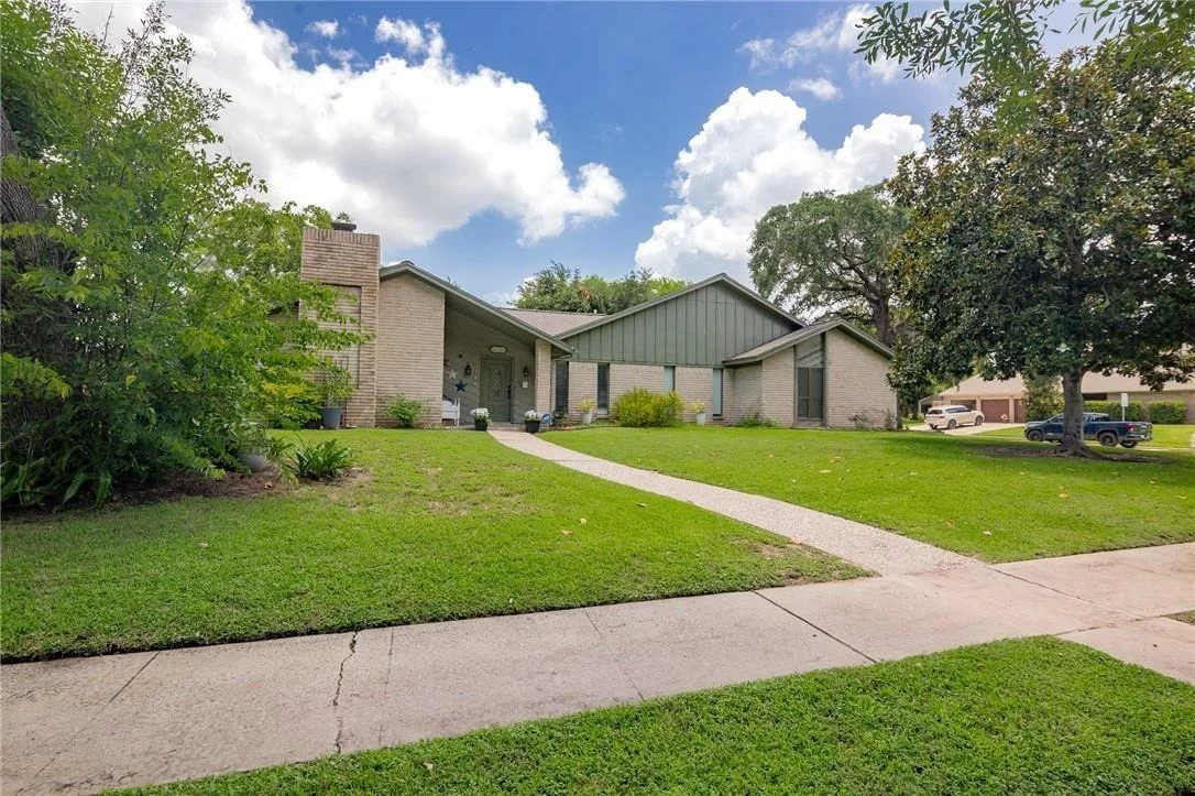 Photo of 602 Chimney Rock Drive