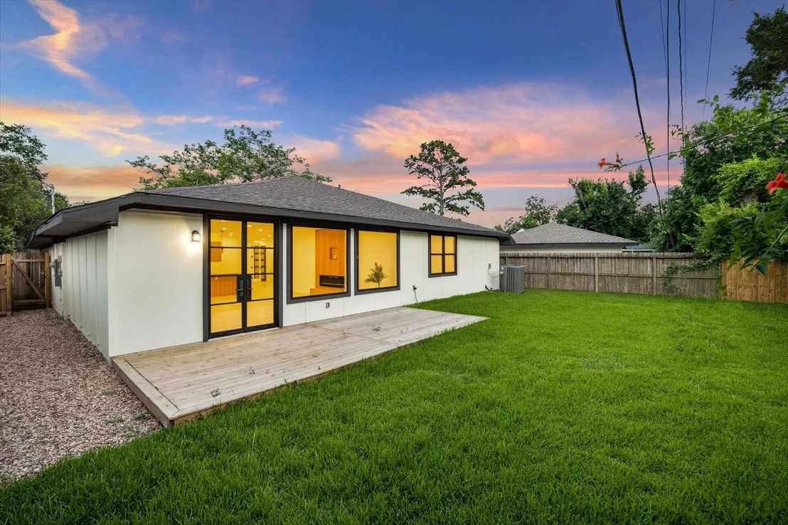 Photo of 1423 Mapleton Drive