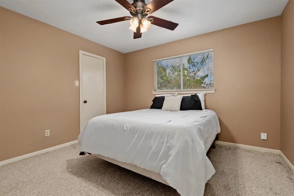 Photo of 18022 Longcliffe Drive