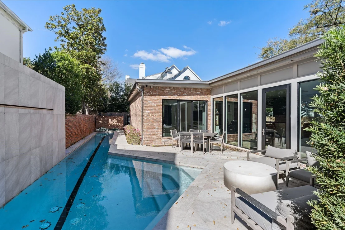Photo of 2130 Stanmore
