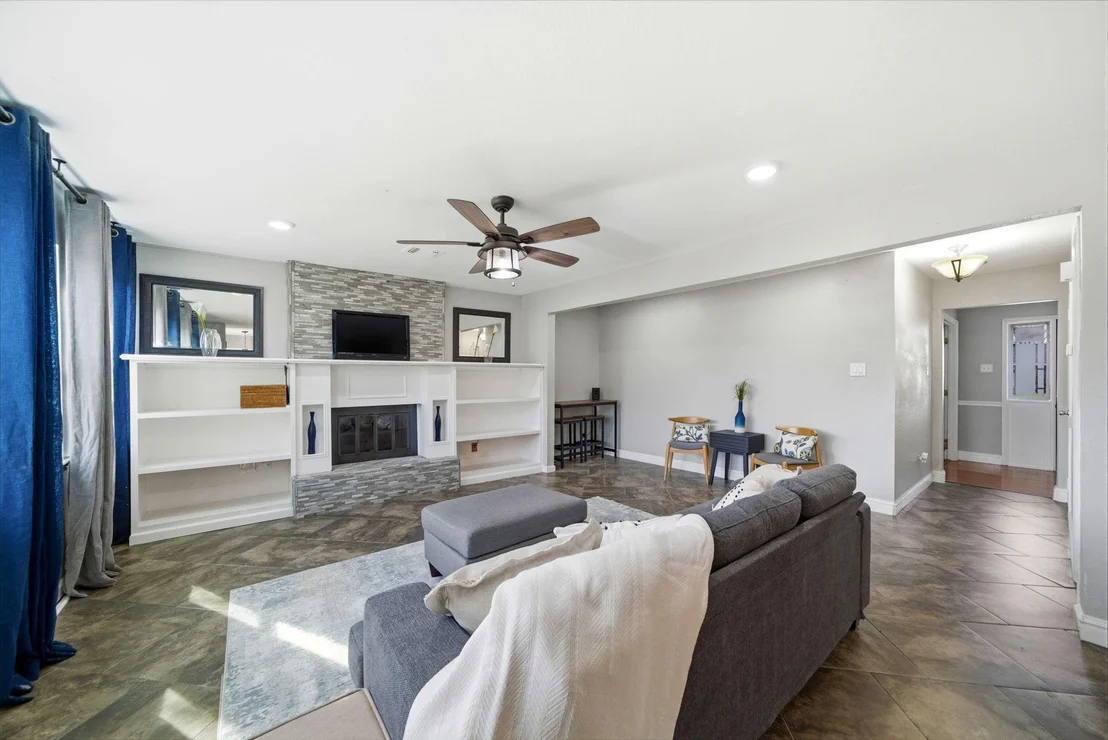 Photo of 6927 Leandra Drive