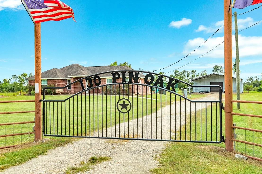 Photo of 130 Pin Oak Drive