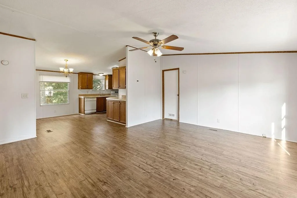 Photo of 182 Carmen Boulevard