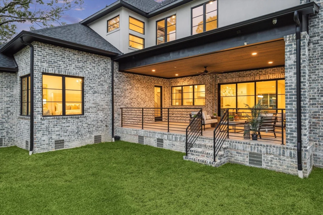 Photo of 526 Stoneleigh Drive