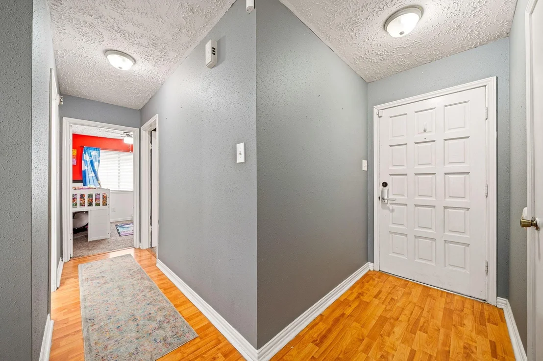 Photo of 327 Brompton Court