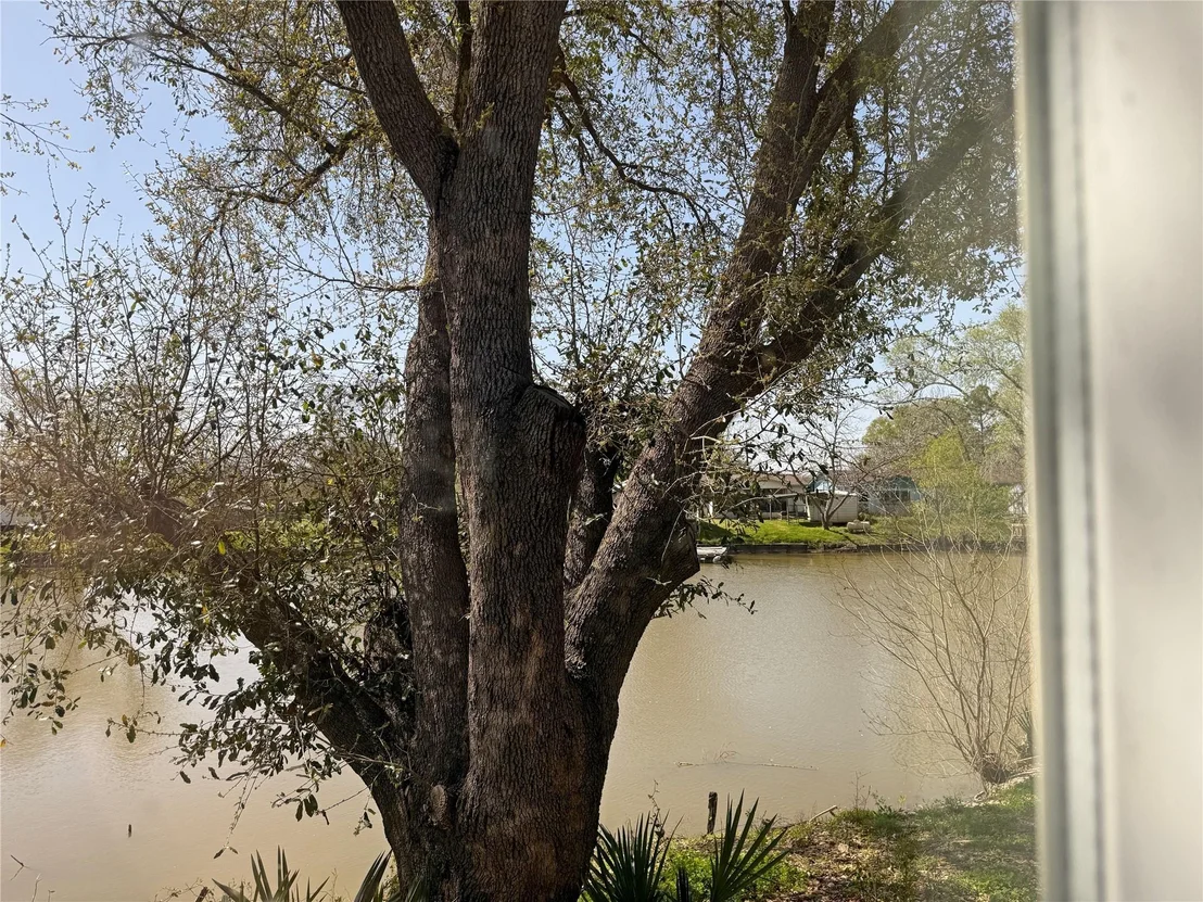 Photo of 585 River Oaks Drive