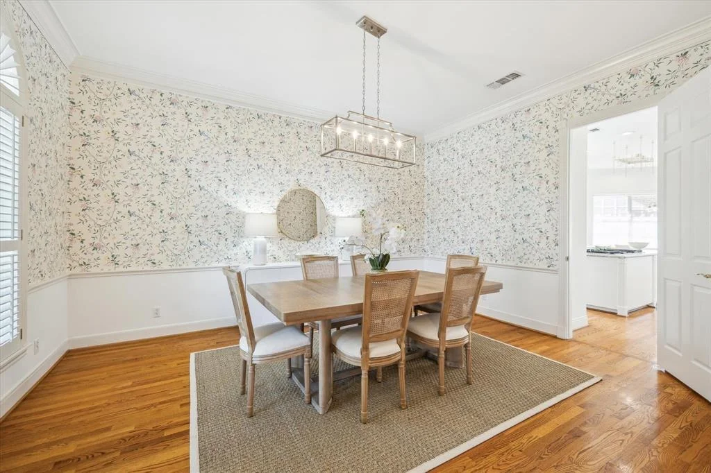 Photo of 2537 Addison Road