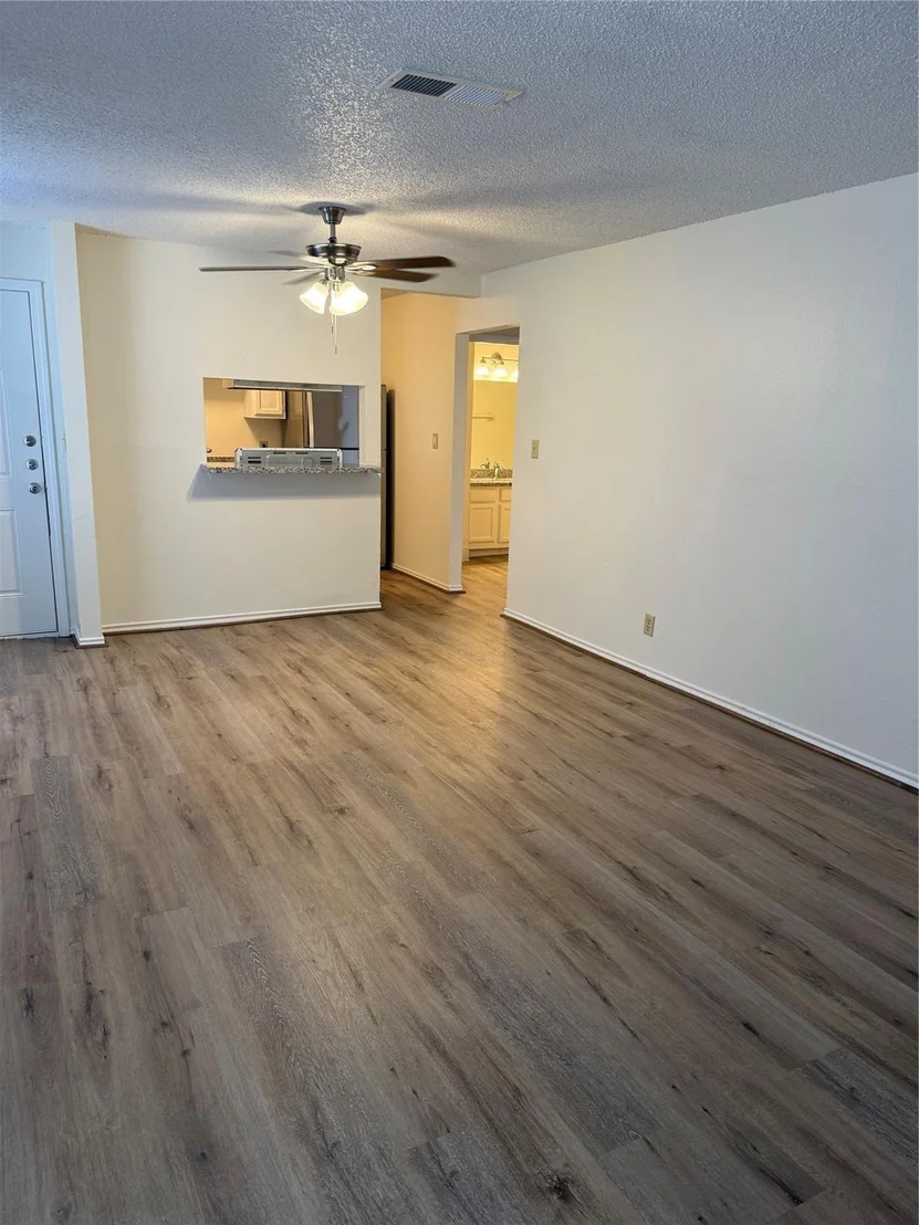 Photo of Unit 279B at 2501 Gulf Freeway