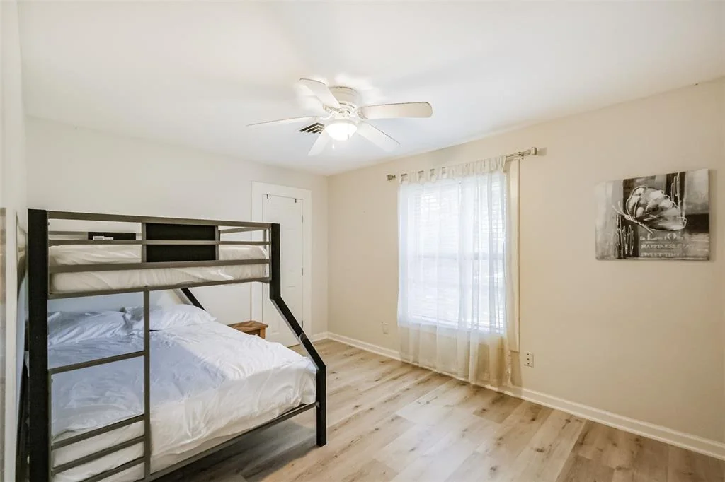 Photo of 5931 Reamer Street