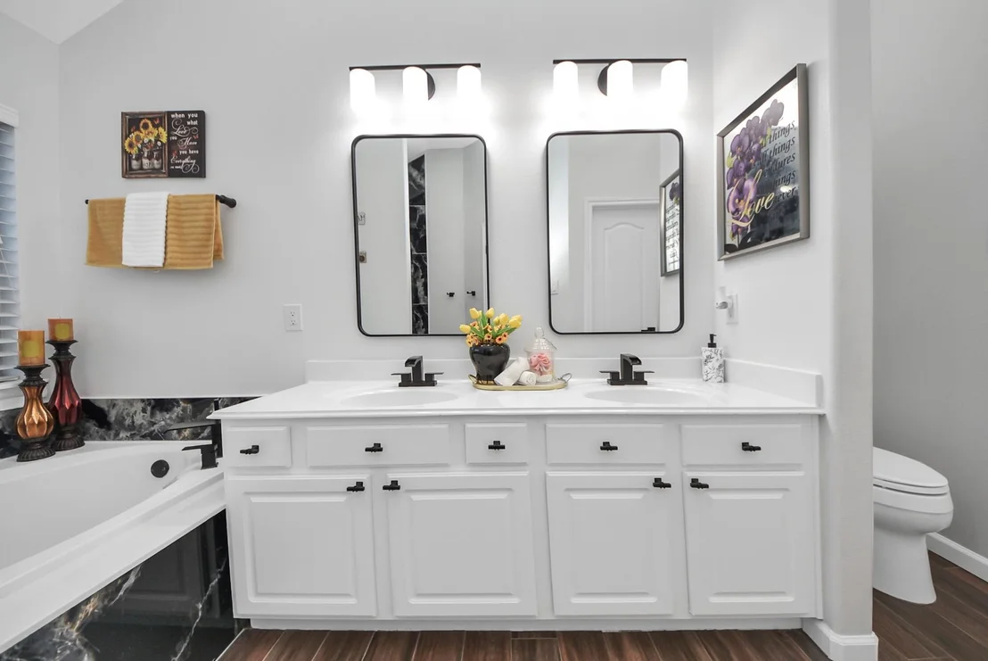 Photo of 6115 Pine Lakes Drive