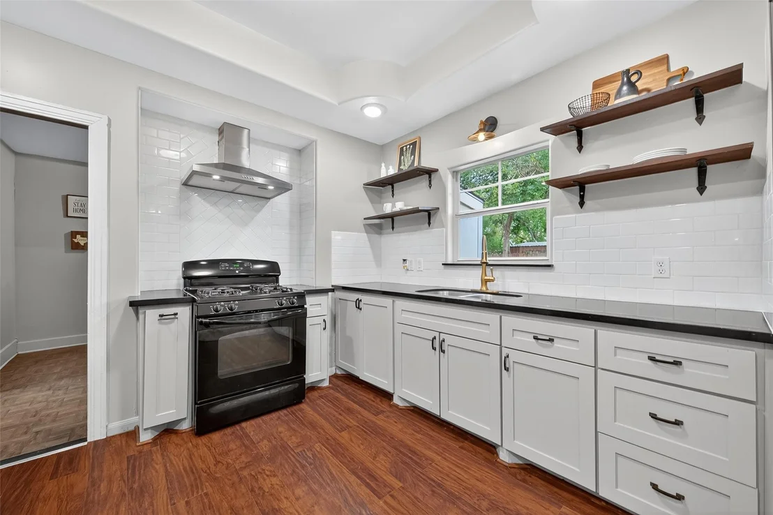 Photo of 5223 Clay Street