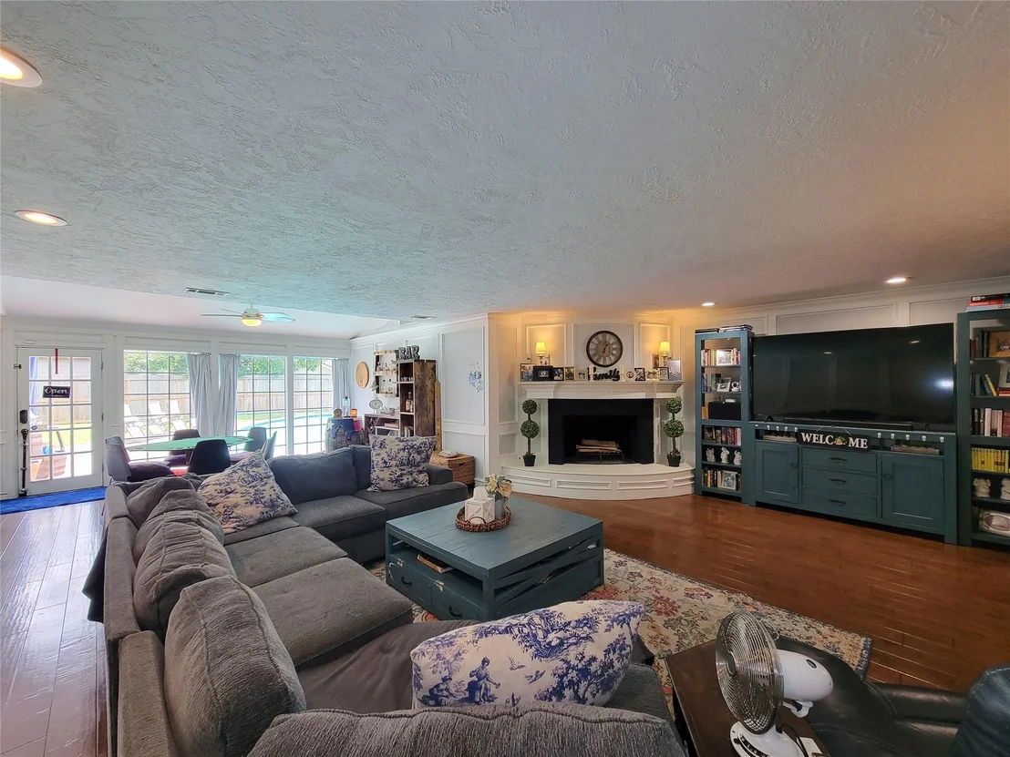 Photo of 6235 Rolling Water Drive