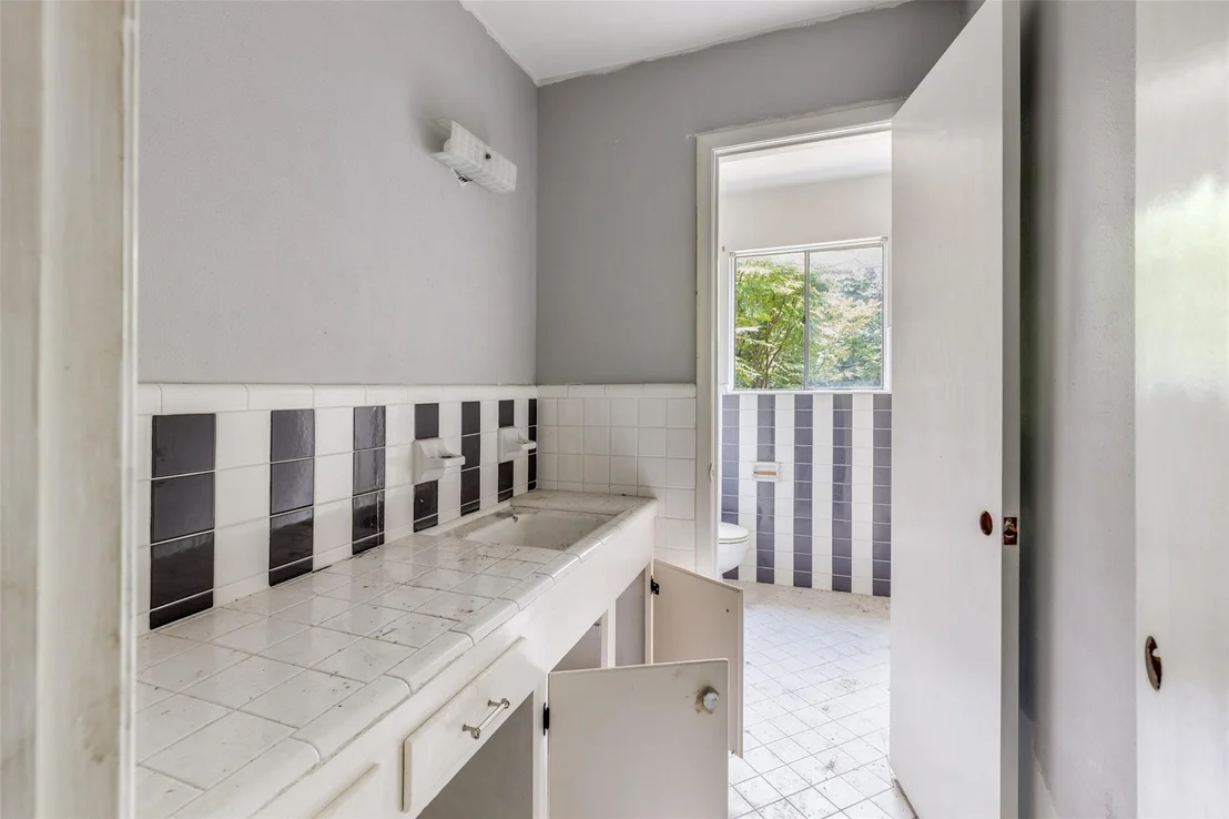 Photo of 7234 Edgemoor Drive