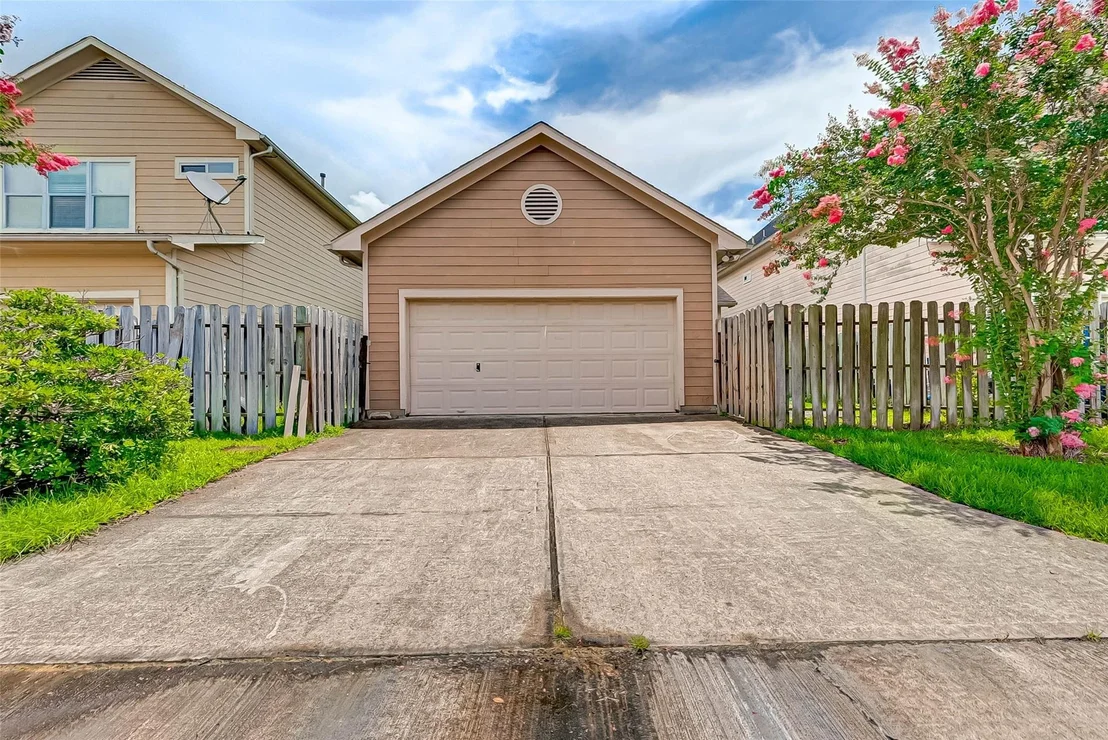 Photo of 7130 Pavilion Drive