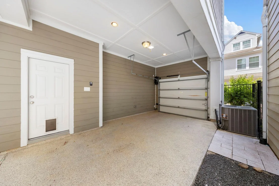 Photo of 19 E Breezy Way