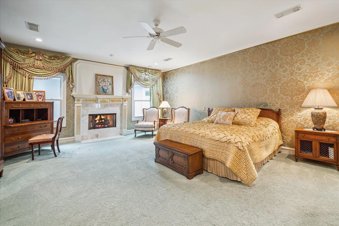 Photo of 33 W Oak Drive