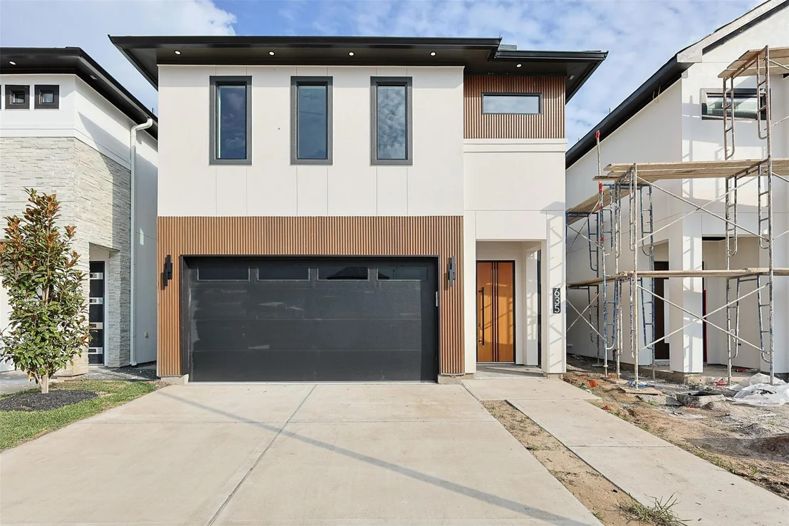 Photo of 635 Rolling Oaks