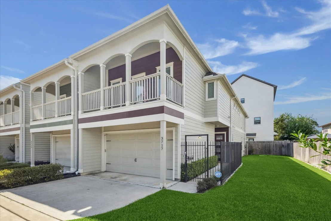 Photo of 3717 Oakroc Grv