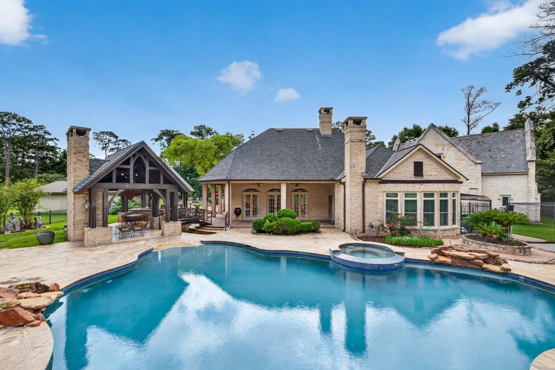 Photo of 728 Crestbend Drive