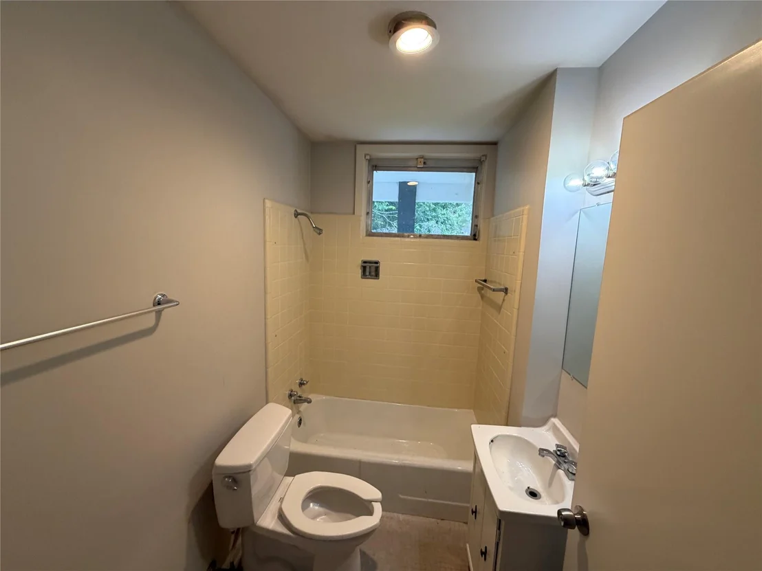 Photo of 3755 Long Avenue