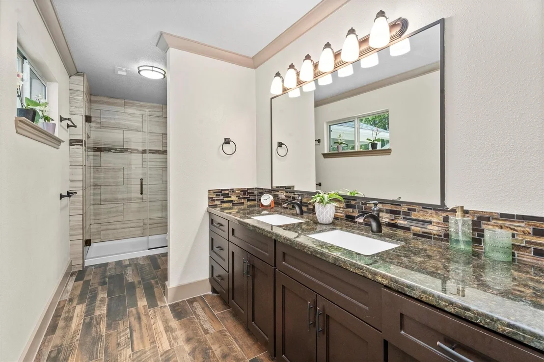 Photo of 1512 Glen Oaks Drive