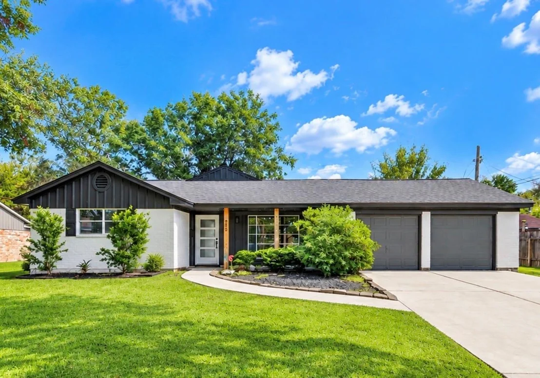 Photo of 910 Cedar Lane