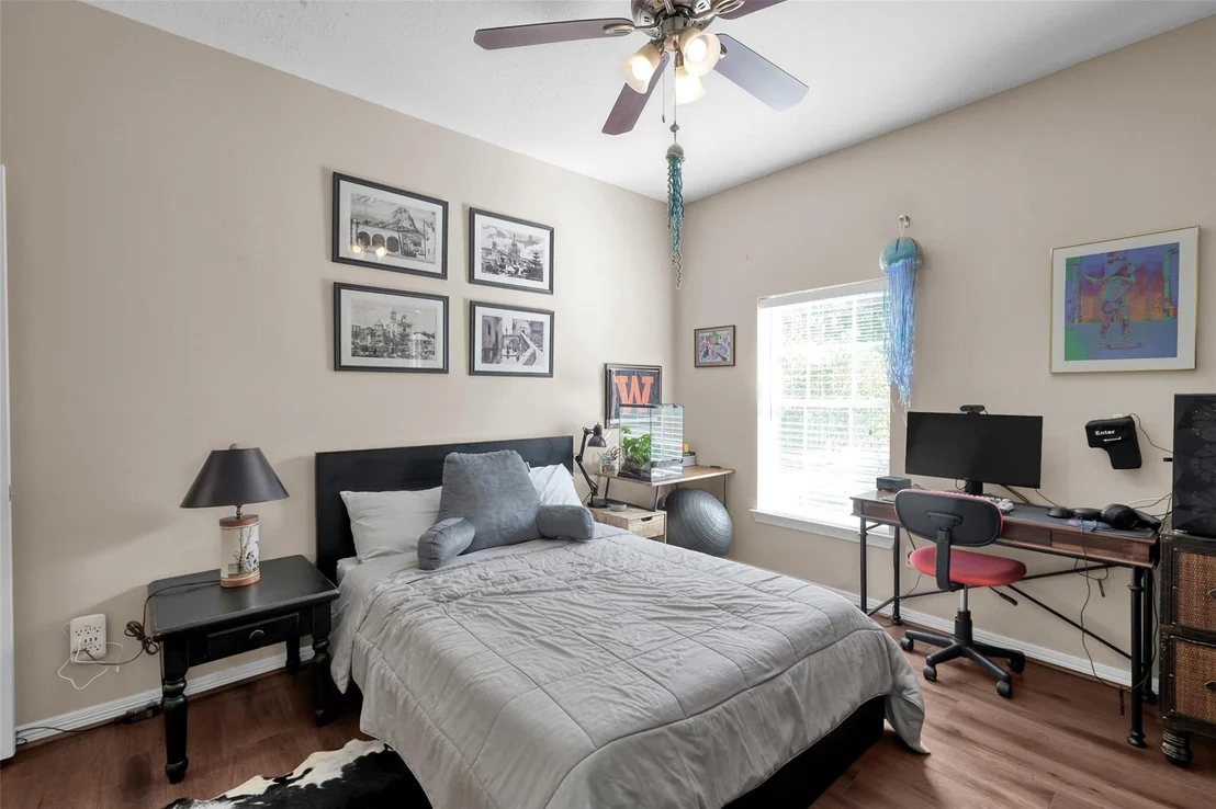 Photo of 143 S Goldenvine Circle